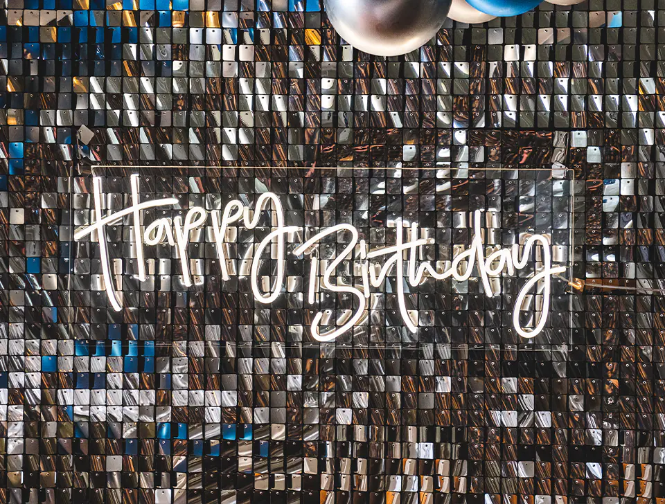 'Happy Birthday' Neon Sign